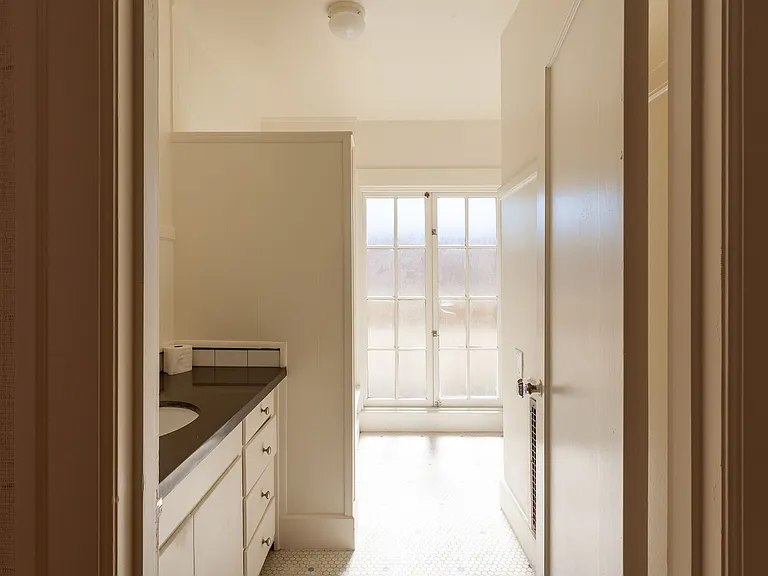 2309-2311 Hearst Ave — Photo 9