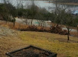 145 Shoshone Poin, Blue Eye, MO 65611