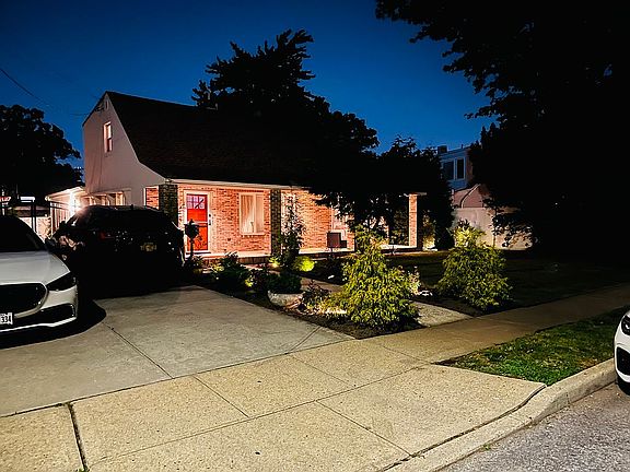 4th image of 1298 Chestnut Dr