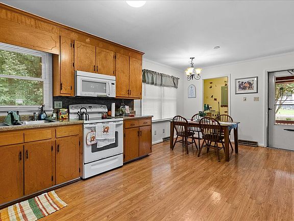 5th image of 131 Engle Rd