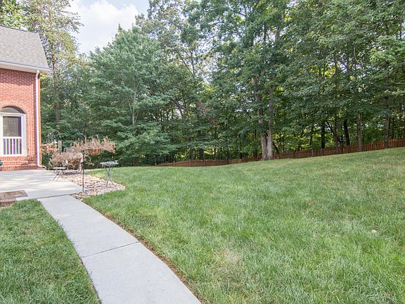 4th image of 2670 Hirst Cir