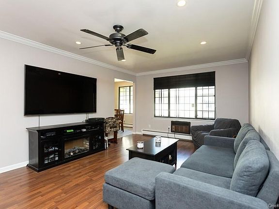 3rd image of 16 Foxwood Dr