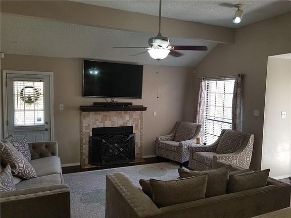 5th image of 526 Valley Mills Dr