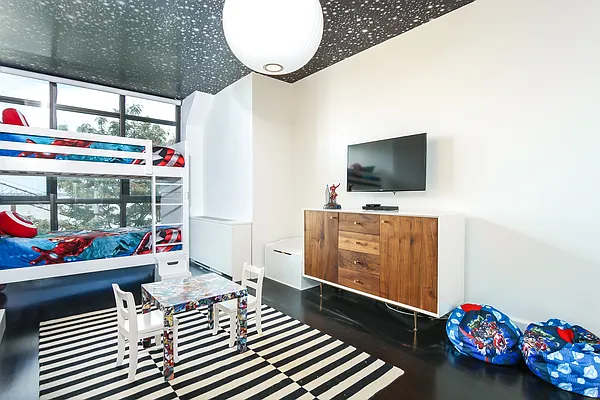 Sold by Avenue Sotheby's International Realty | media 17