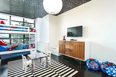 Sold by Avenue Sotheby's International Realty