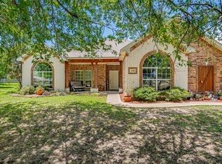 239 Country Meadows Dr, Waxahachie, TX 75165