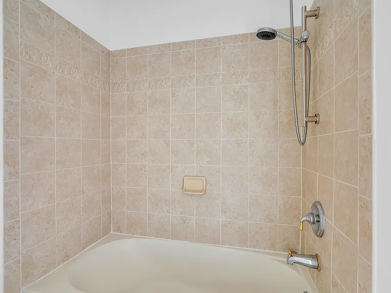 451 Albany Ct — Photo 21