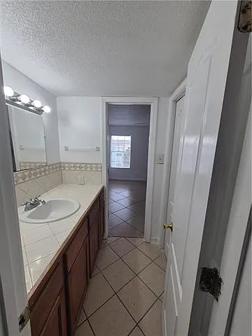 2500 Manson Ave #404 — Photo 6