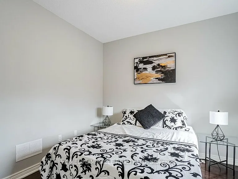 9 Humberstone Cres — Photo 16