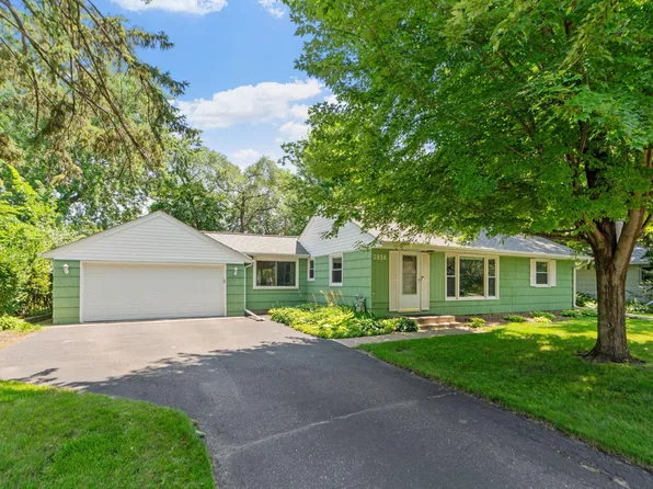 2858 Merrill St, Roseville, MN 55113