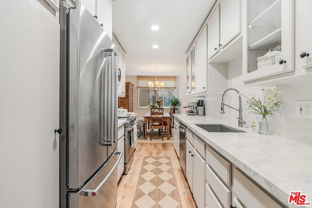 2 bed, 2.0 bath, 1192 sqft, $6,500 — Photo 3