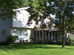 2035 S Old Oak Ln, New Berlin, WI 53151
