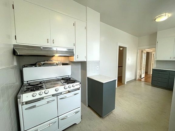 4th image of 552 16th Ave