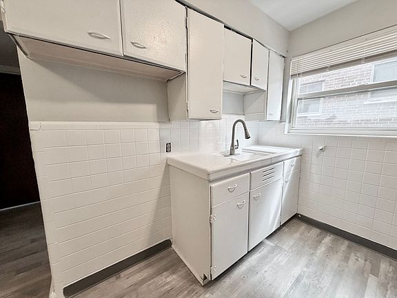 5th image of 5014 Lillian Dr APT 1