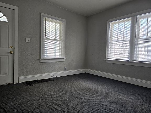 2nd image of 124 Caine St