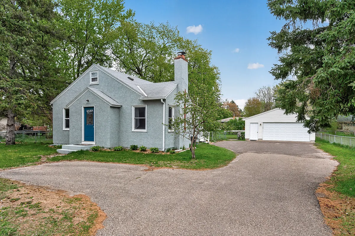 Building Photo - 2660 Hamline Ave N