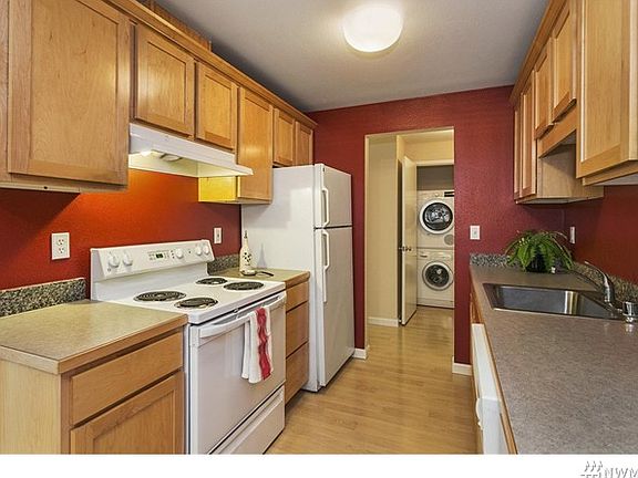 4th image of 810 Taylor Ave N APT 127