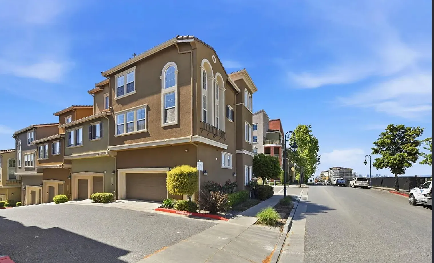 3 bed, 1980 sqft, $5,000 — Photo 1