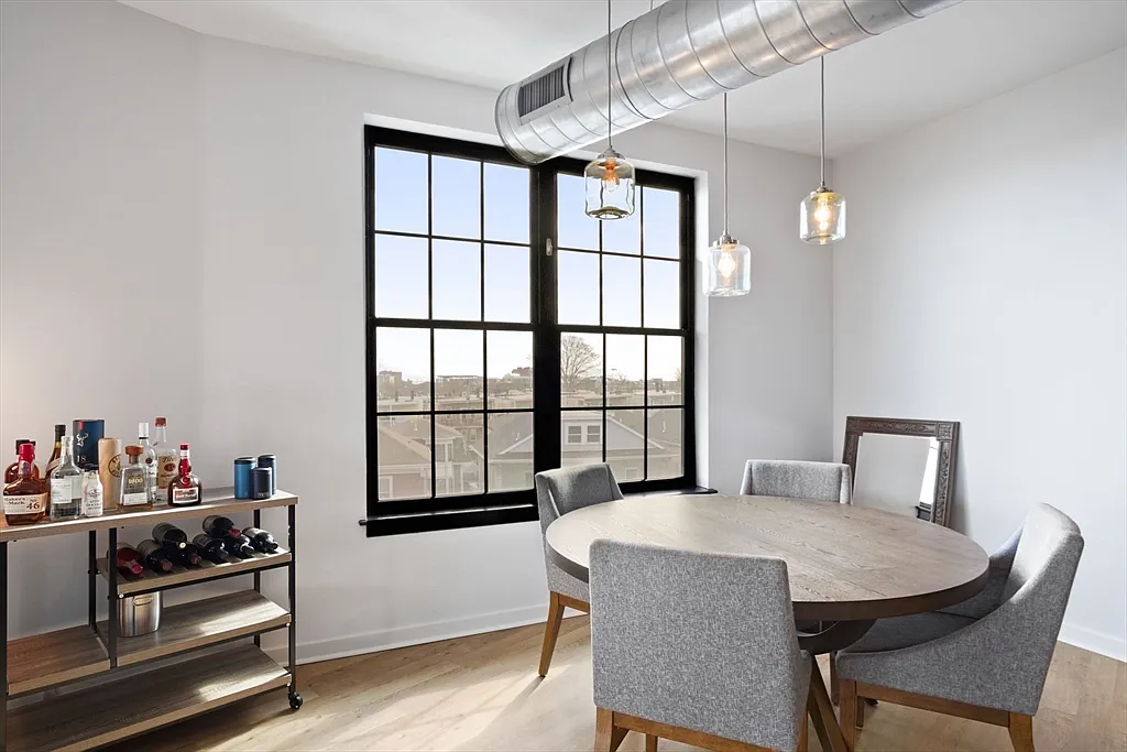 1 bed, 1.0 bath, 1320 sqft, $3,000 — Photo 3