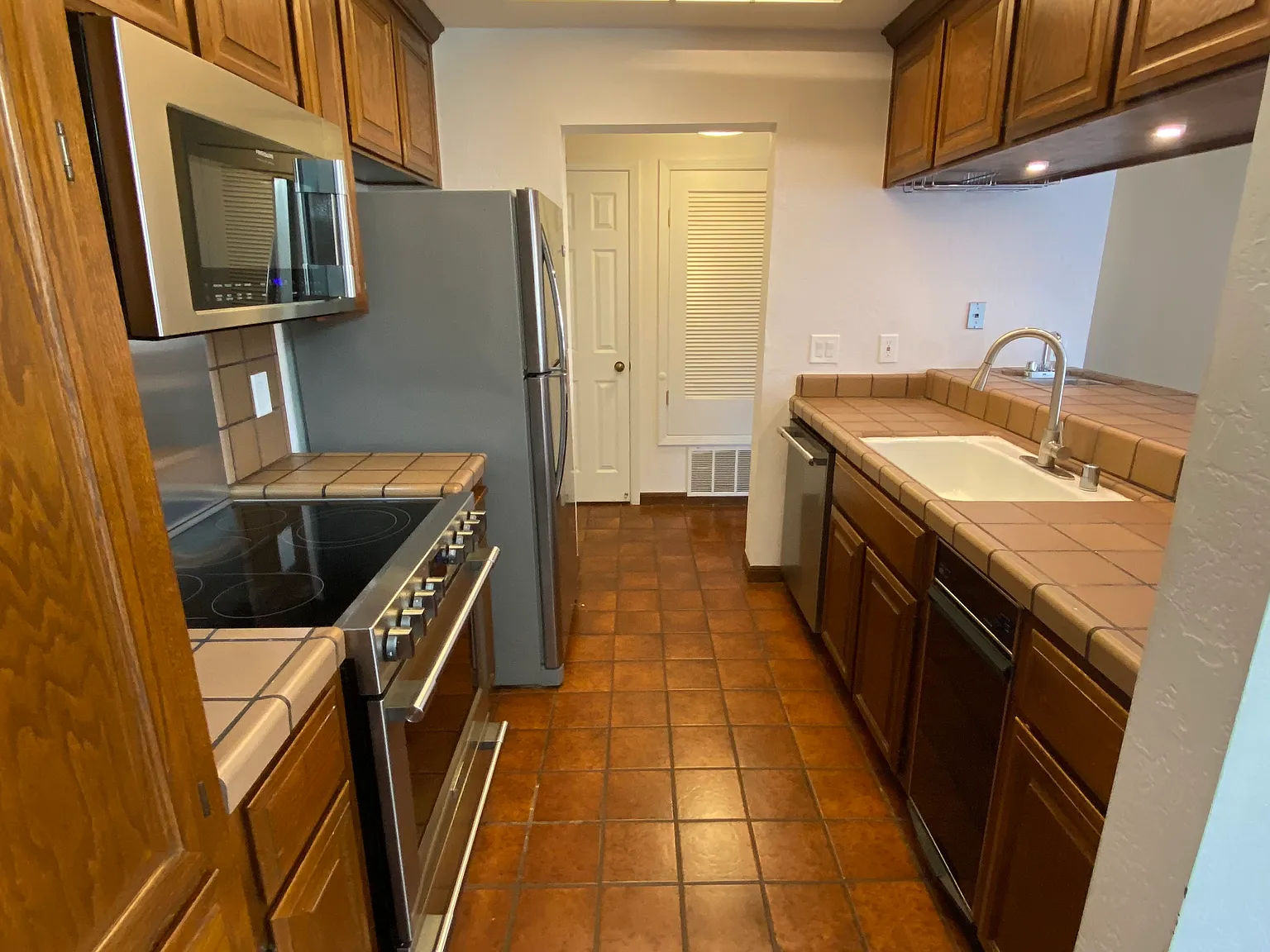 2 bed, 1203 sqft, $3,000 — Photo 3