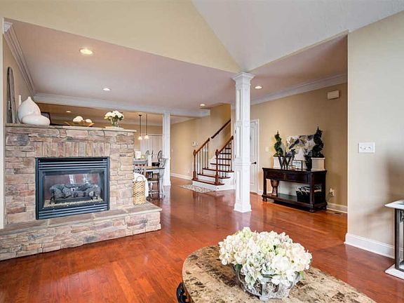2nd image of 8341 Shoregate Ln