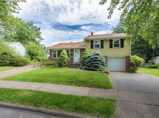 1926 Collingswood Dr, Bethlehem, PA 18018