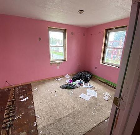5th image of 105 S Fairview Main St
