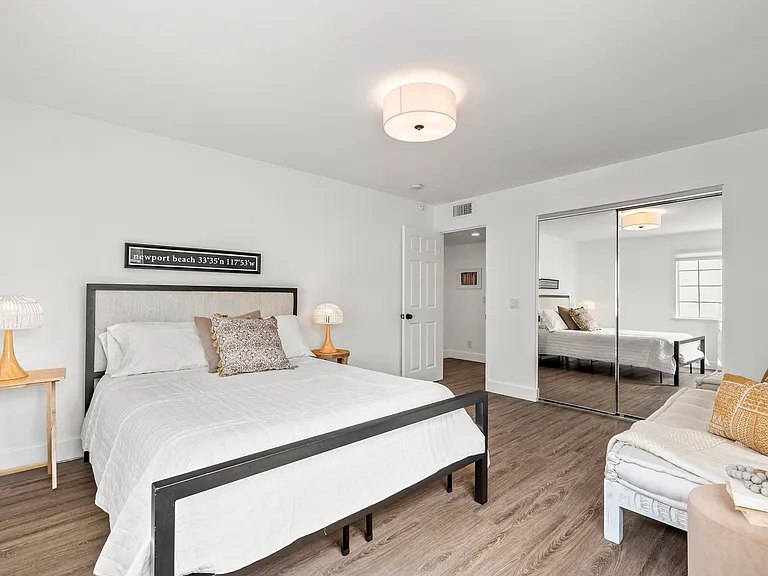 709 W Balboa Blvd — Photo 34
