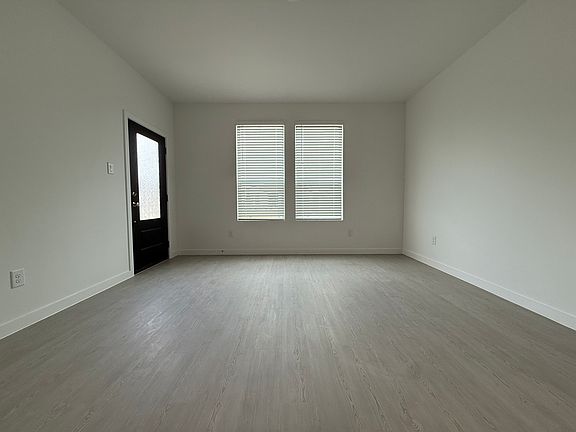 4th image of 16518 Texas Palmetto Way