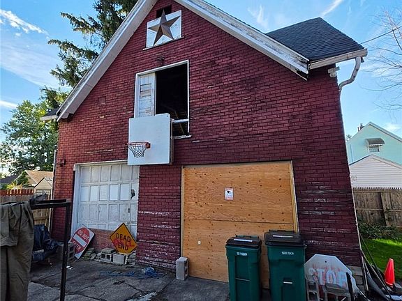 4th image of 298 Weimar St