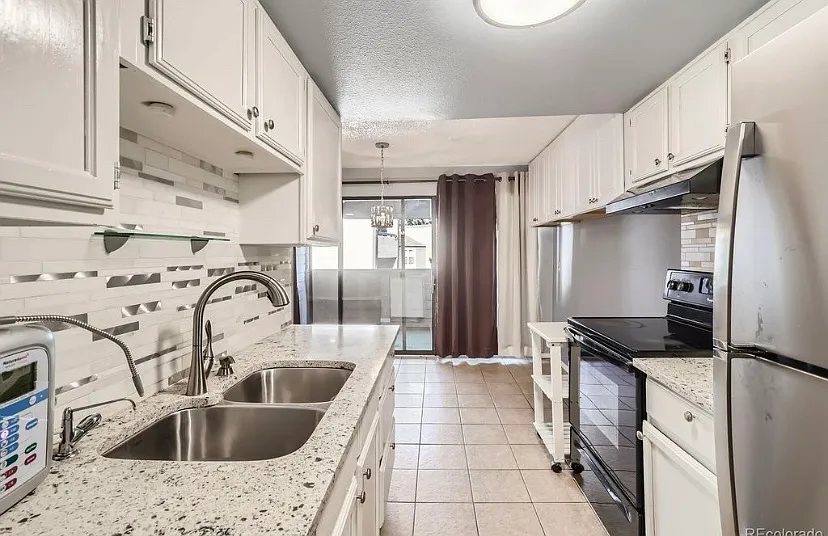 2 bed, 875 sqft, $1,750 — Photo 2