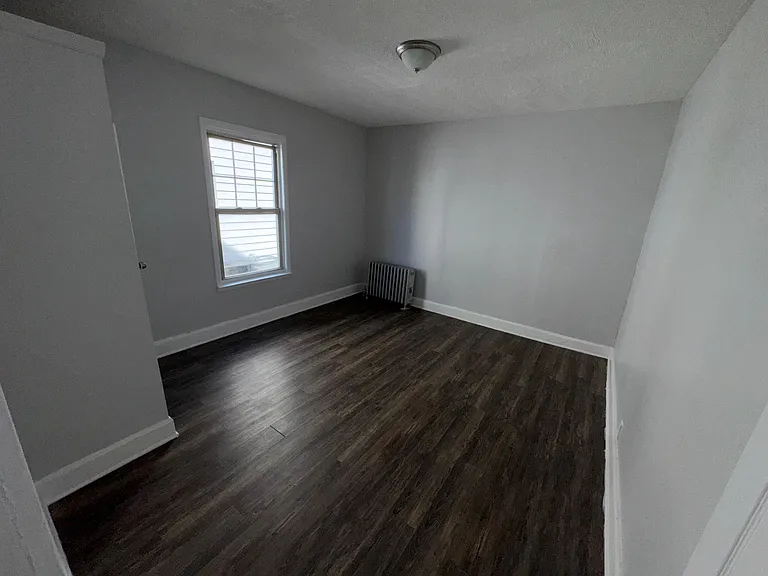 381 Leslie St #1F — Photo 7