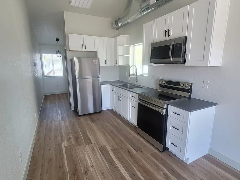1006 E Polk St #5 — Photo 5