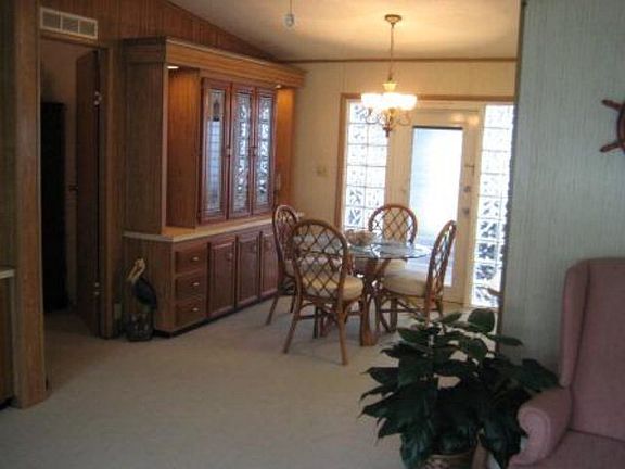 4th image of 11 Windward Dr