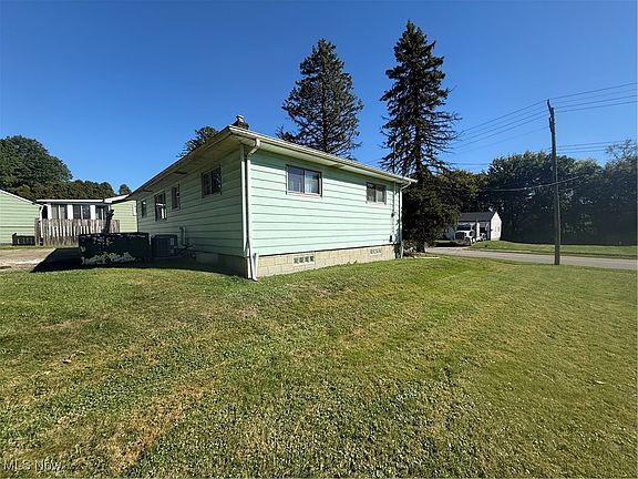 4th image of 1028 Burlington St