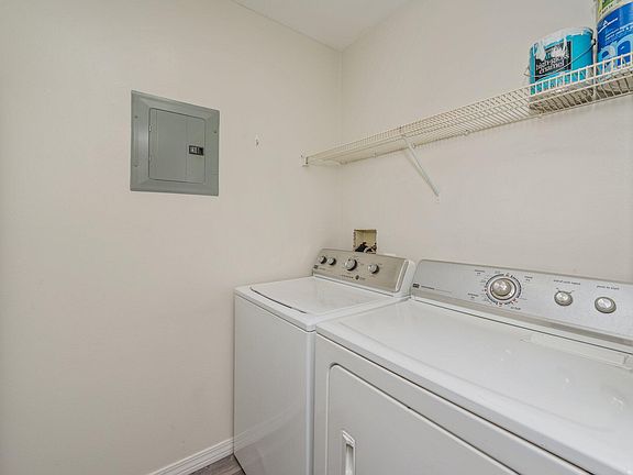4th image of 394 Waterview Cove Dr