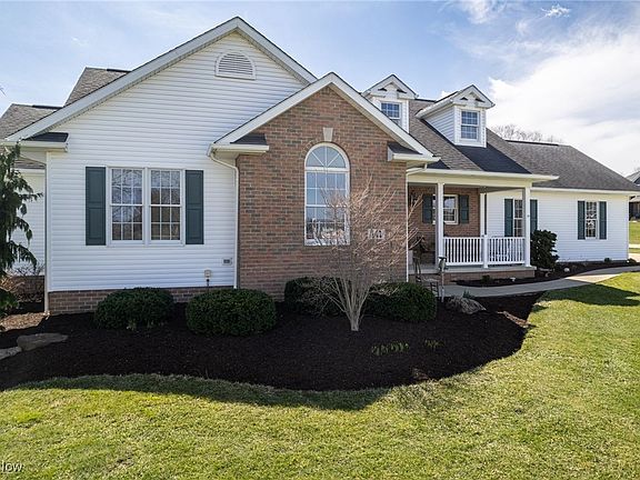 4th image of 141 Countryview Ave