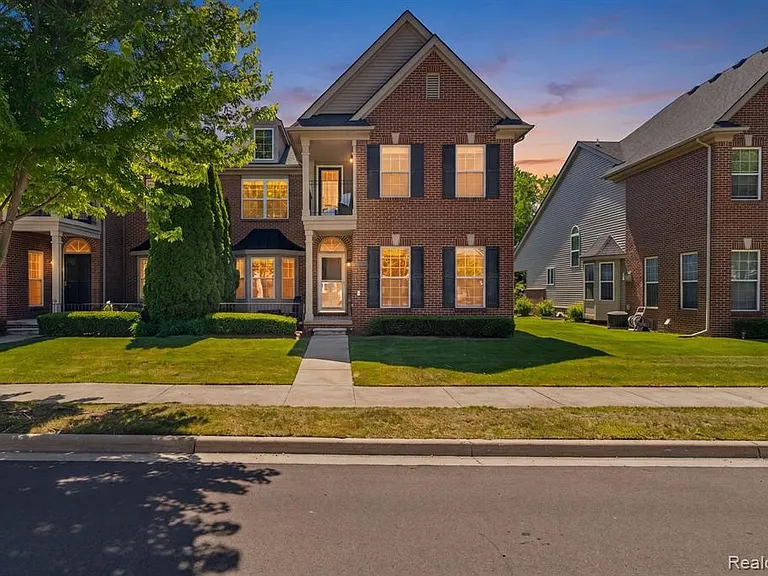 42682 Park Crescent Dr — Photo 1