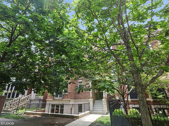 2nd image of 3726 N Greenview Ave APT 1