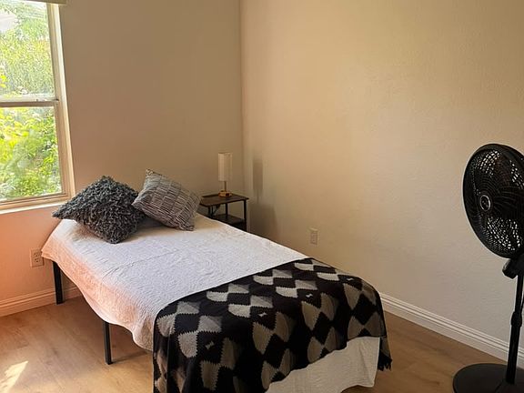 2nd image of 735 Blake Rd #2
