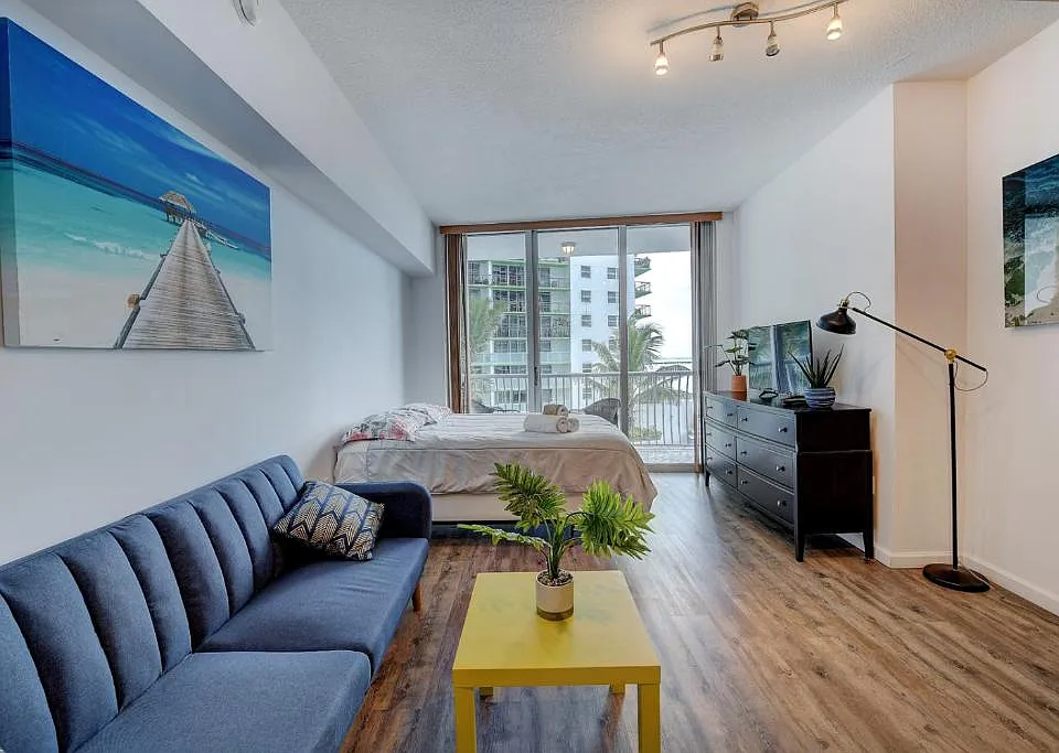 1750 N Bayshore Dr #1203