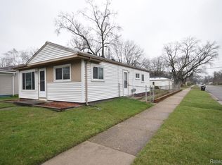 20100 Floral St, Livonia, MI 48152