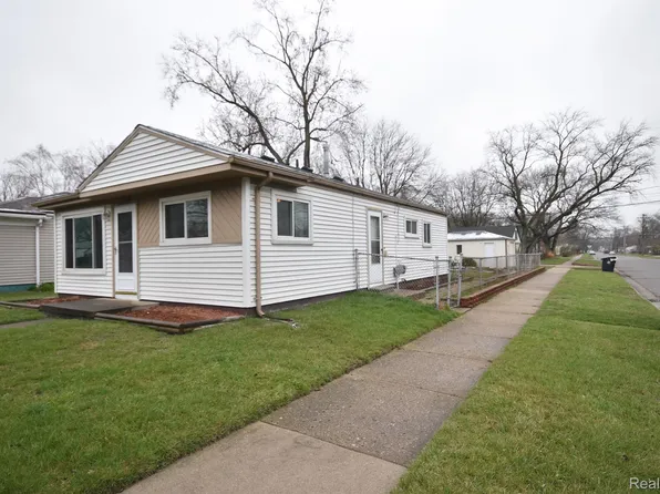 20100 Floral St, Livonia, MI 48152