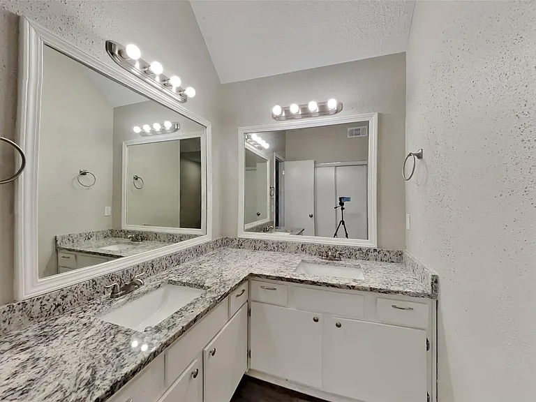 13215 Noblecrest Dr — Photo 8