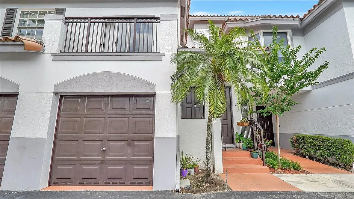 3 bed, 3.0 bath, 1409 sqft, $2,850 — Photo 3