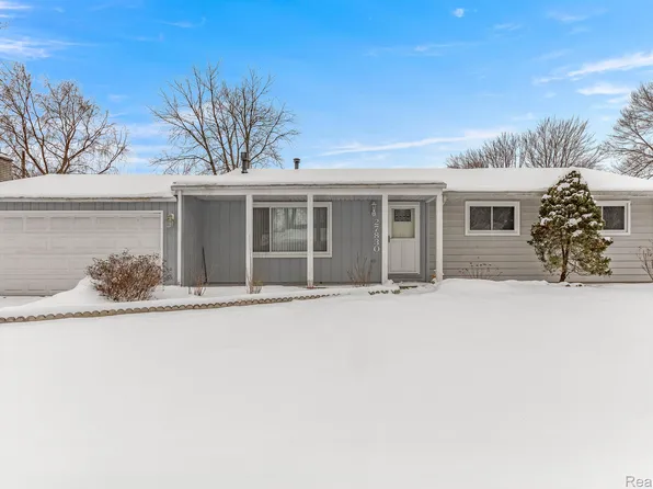 27830 Ponchartrain St, Harrison Township, MI 48045