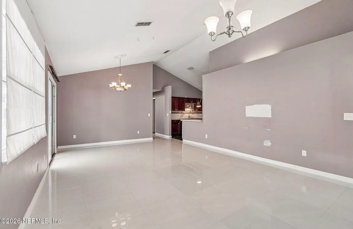 4 bed, 1400 sqft, $1,950 — Photo 1
