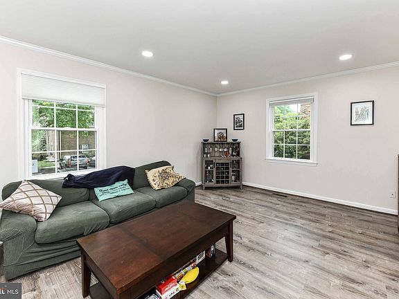 3rd image of 4426 Airlie Way