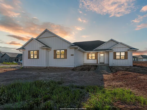 1387 Crossroads Dr, De Pere, WI 54115