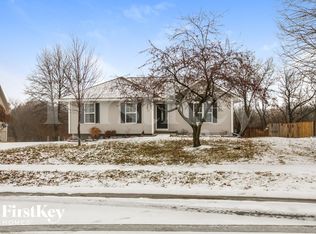 812 E 14th St, Kearney, MO 64060